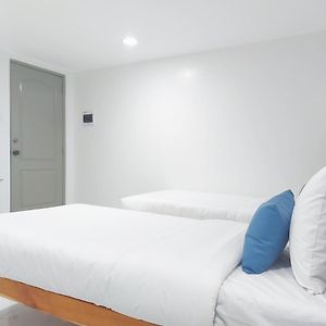 Airobedz Makati - A Value Hotel